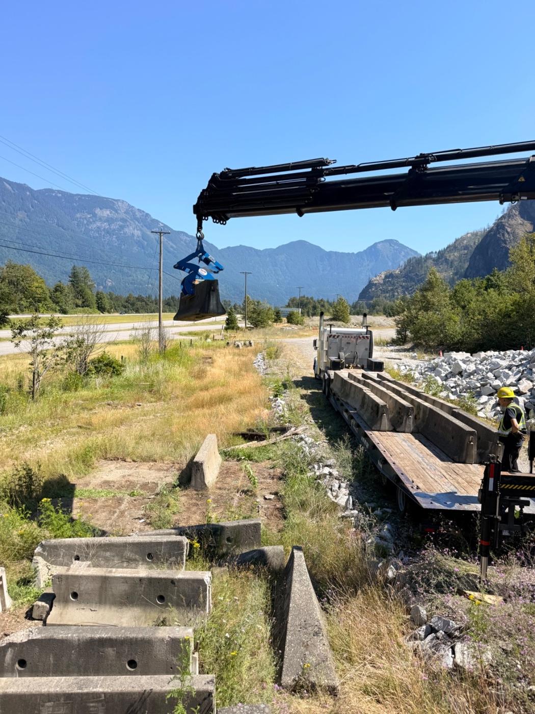Concrete barrier pickup